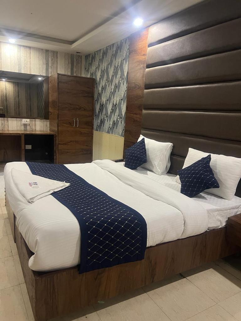 Hotel Hanuwant Palace Új-Delhi Kültér fotó